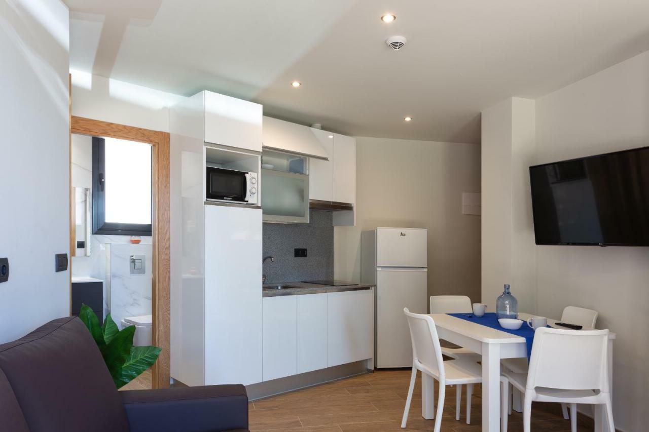 Apartamentos Playa De Los Barcos Isla Plana Dış mekan fotoğraf