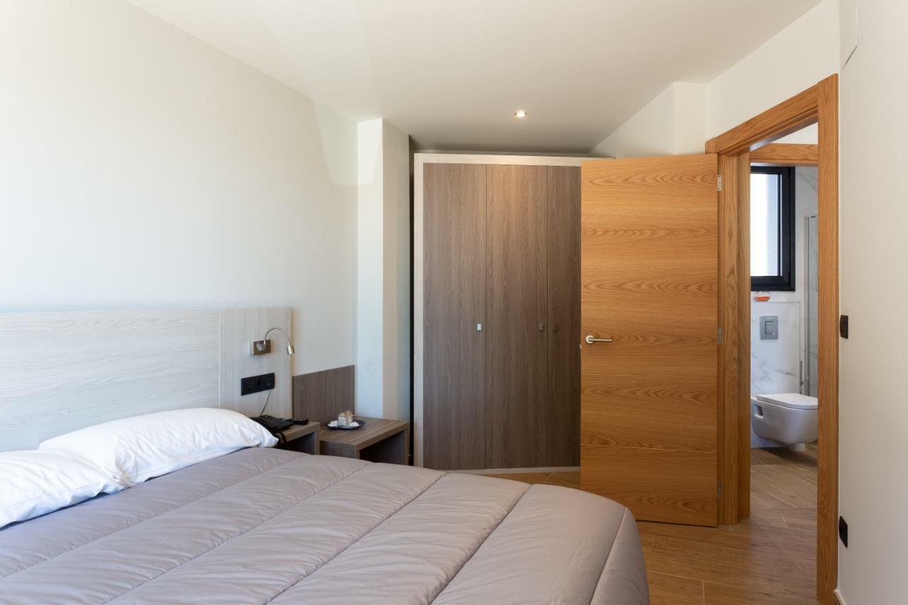 Apartamentos Playa De Los Barcos Isla Plana Dış mekan fotoğraf