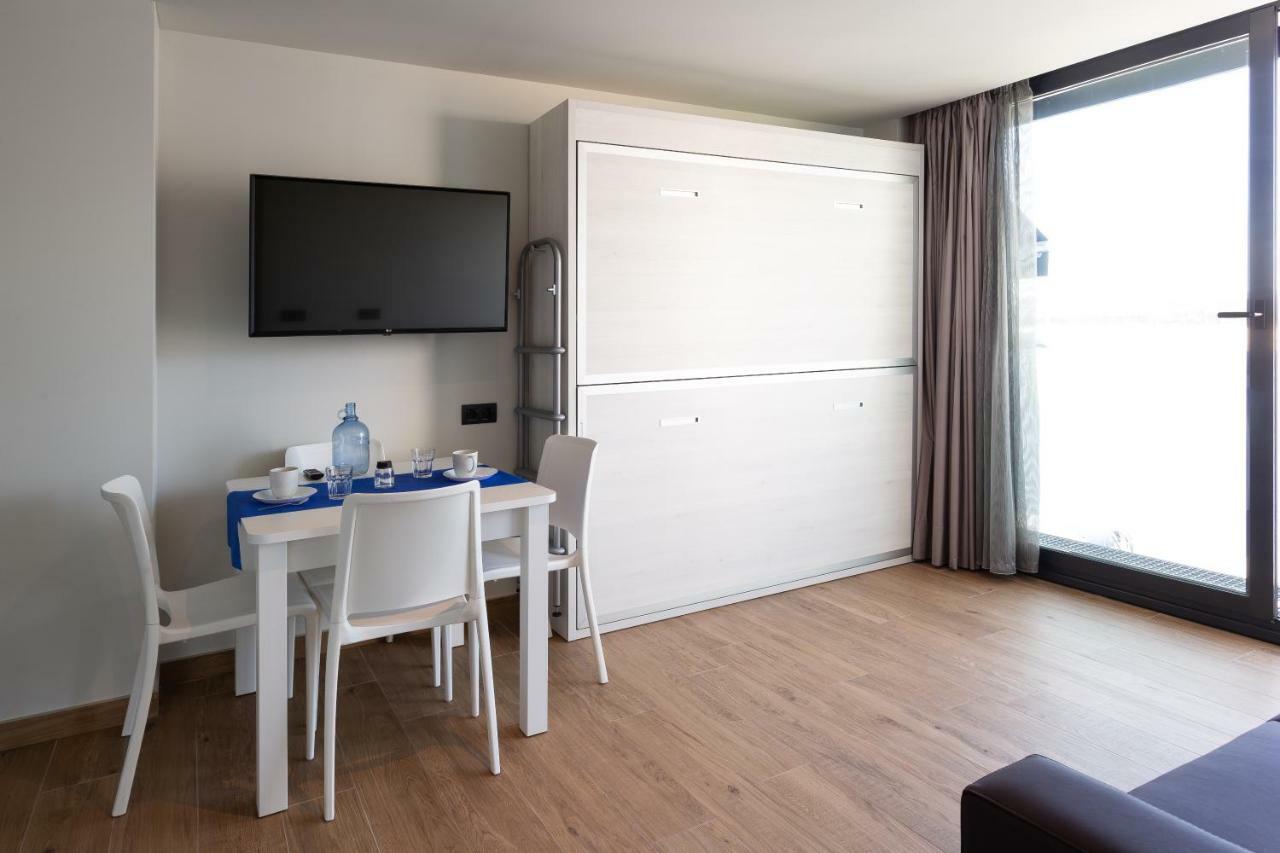 Apartamentos Playa De Los Barcos Isla Plana Dış mekan fotoğraf