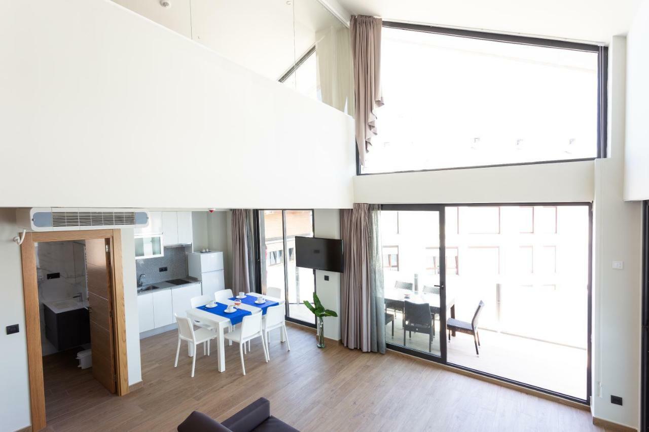 Apartamentos Playa De Los Barcos Isla Plana Dış mekan fotoğraf