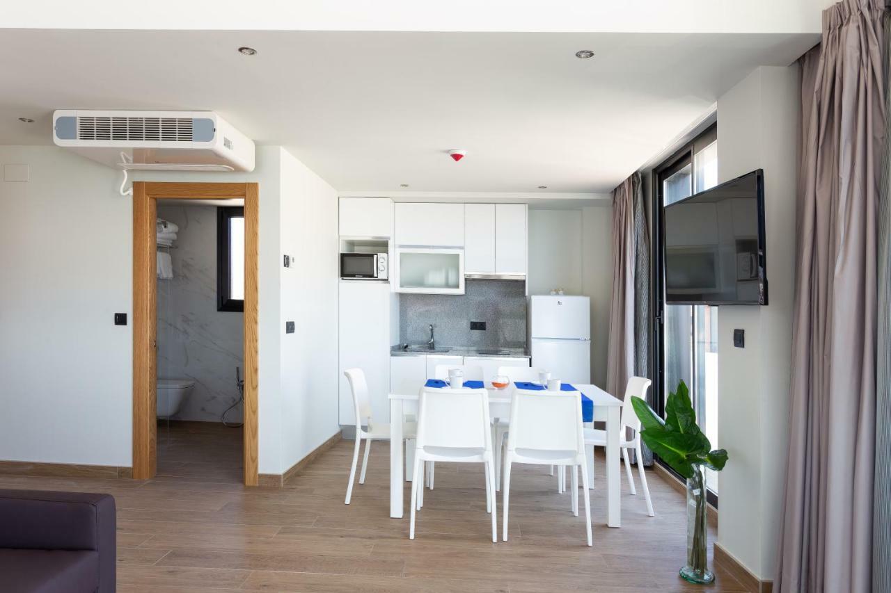 Apartamentos Playa De Los Barcos Isla Plana Dış mekan fotoğraf