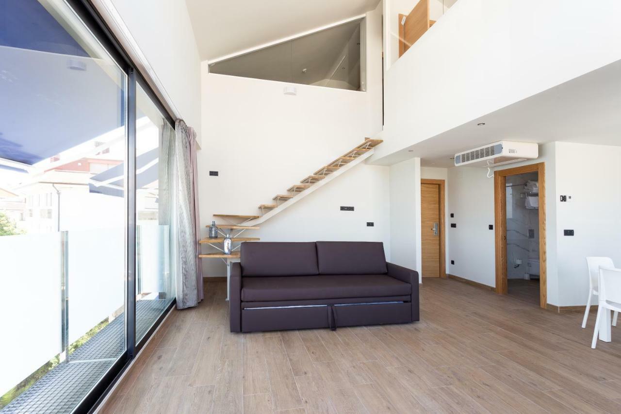 Apartamentos Playa De Los Barcos Isla Plana Dış mekan fotoğraf