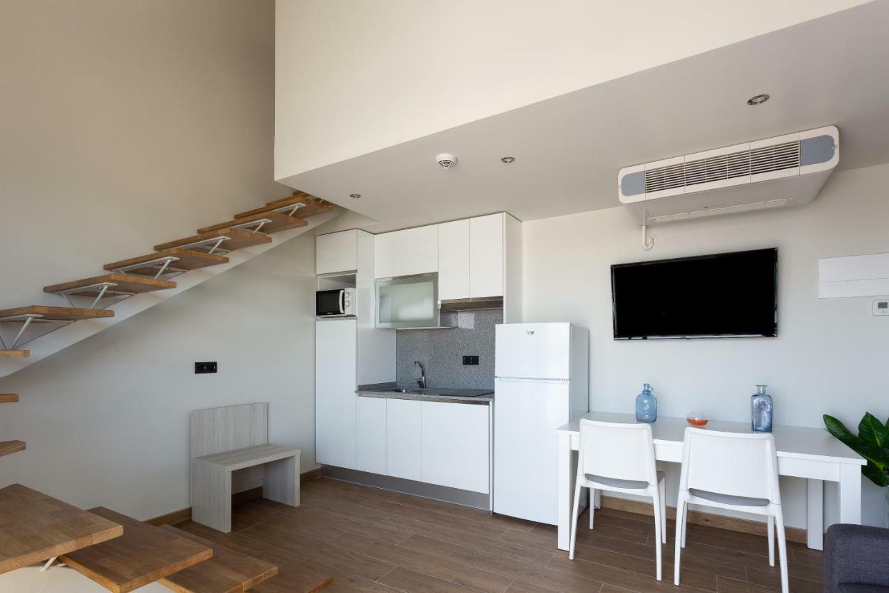 Apartamentos Playa De Los Barcos Isla Plana Dış mekan fotoğraf